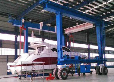 Grúa porta del puerto del alto rendimiento, grúa de 100 Ton Boat Hoist Lifting Shipyard